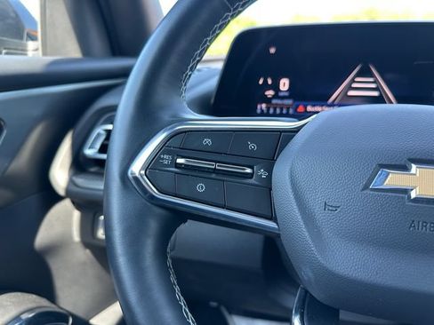 Used 2025 Chevrolet Traverse LT FWD image 24