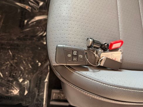 Used 2025 Volkswagen Jetta SE image 18