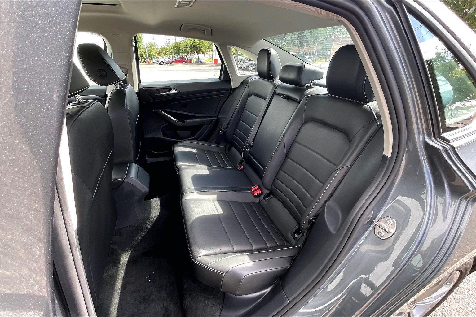 Used 2024 Volkswagen Jetta SE FWD image 31