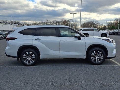 New 2026 Toyota Highlander XLE image 4
