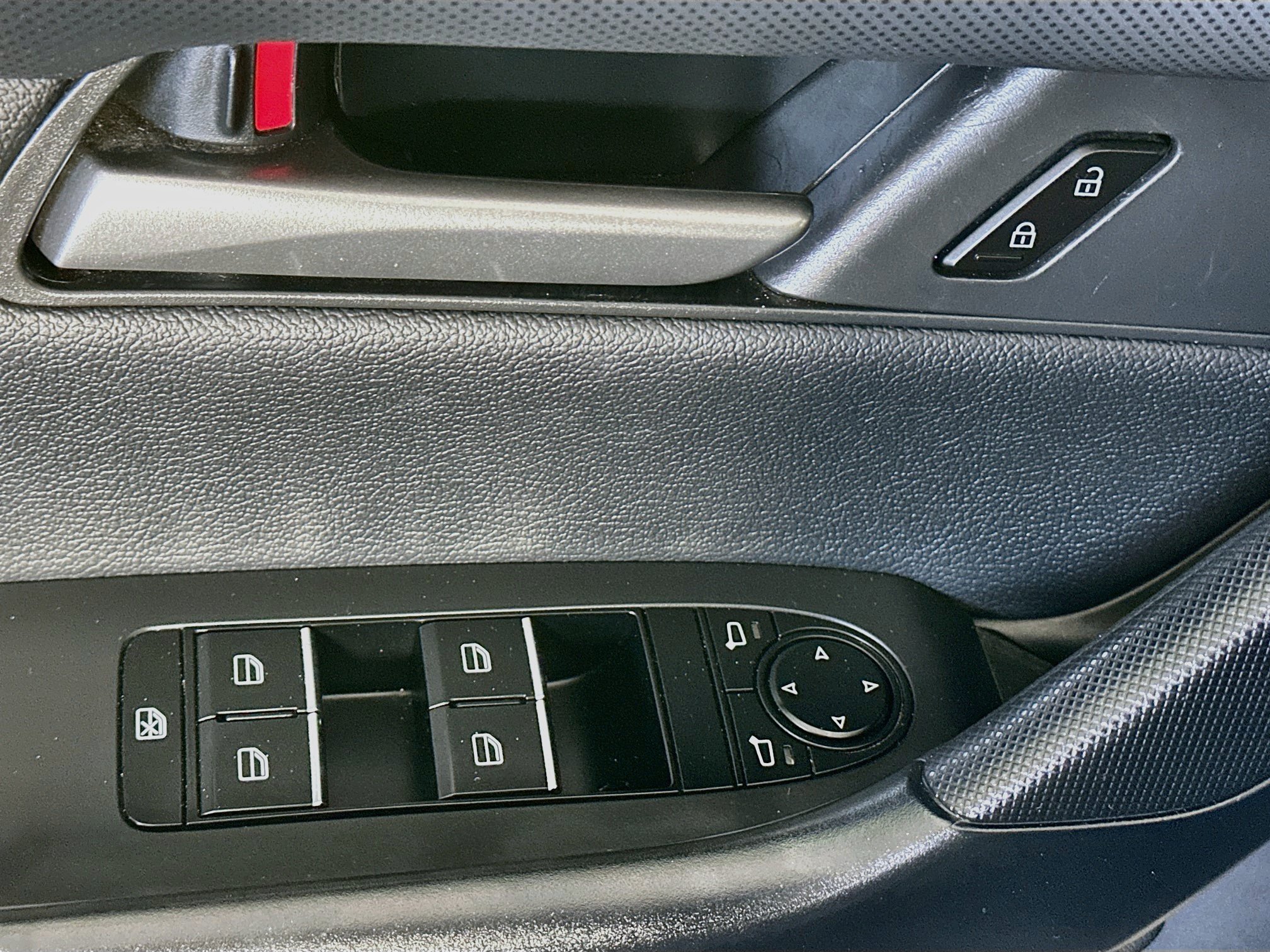 Used 2025 MAZDA CX-50 AWD 2.5 S w/ Premium Package image 15