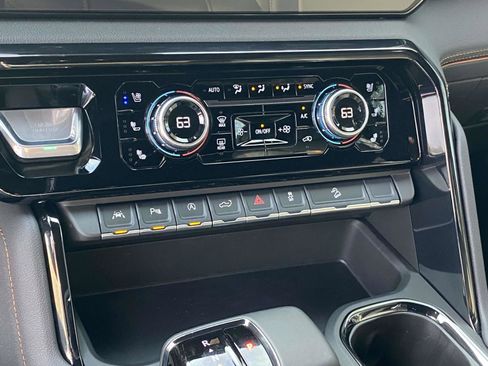 Used 2025 GMC Sierra 1500 AT4 image 39