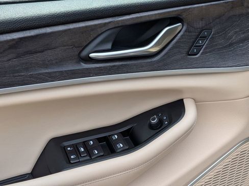 Used 2022 Jeep Grand Cherokee Limited 4xe image 12