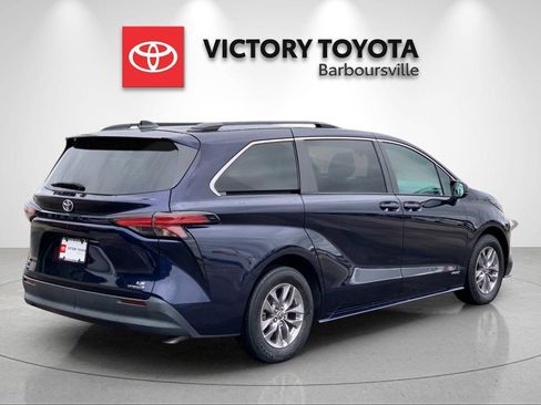 Used 2021 Toyota Sienna LE AWD/4WD image 7