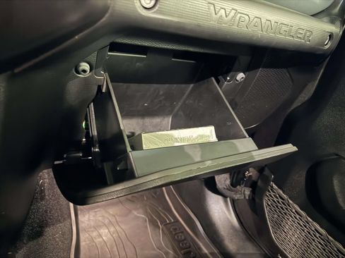 Used 2022 Jeep Wrangler Unlimited Sport AWD/4WD image 28