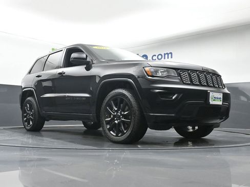 Used 2021 Jeep Grand Cherokee Laredo X image 25