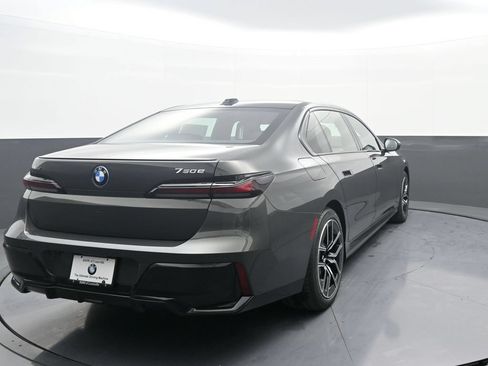 New 2026 BMW 750e xDrive AWD/4WD image 7