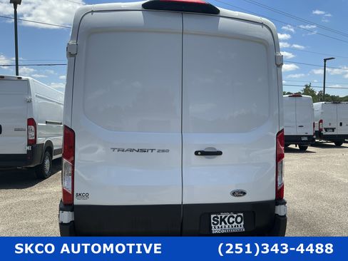 Used 2023 Ford Transit 250 Medium Roof RWD image 4