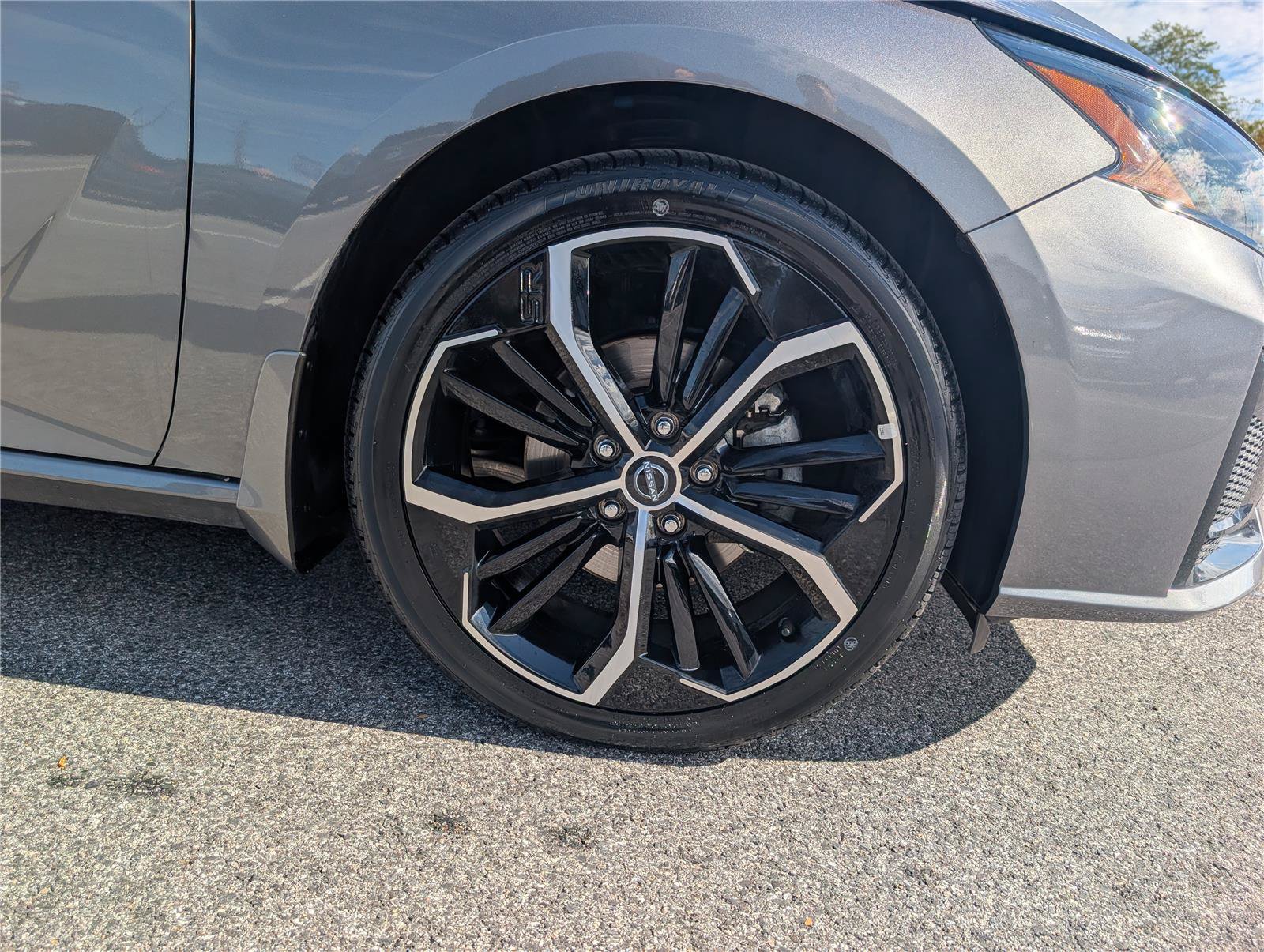 Used 2024 Nissan Altima 2.5 SR w/ SR Premium Package FWD image 9