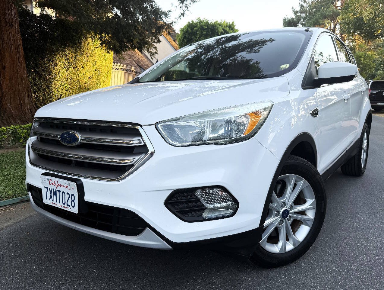Used 2017 Ford Escape SE AWD/4WD image 1