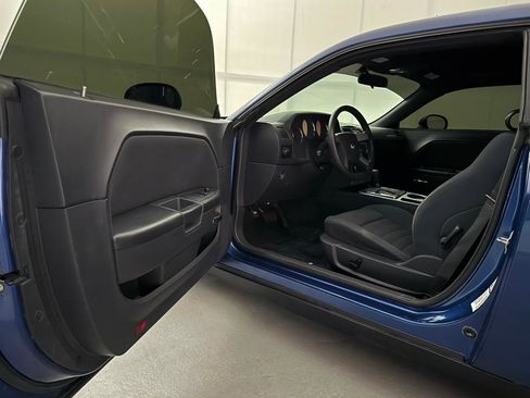 Used 2010 Dodge Challenger SE image 16