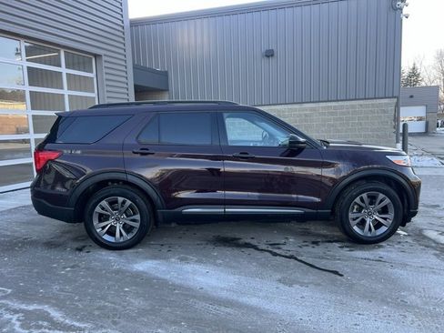 Used 2023 Ford Explorer XLT w/ Equipment Group 202A image 4