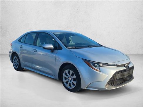 Used 2021 Toyota Corolla LE image 3
