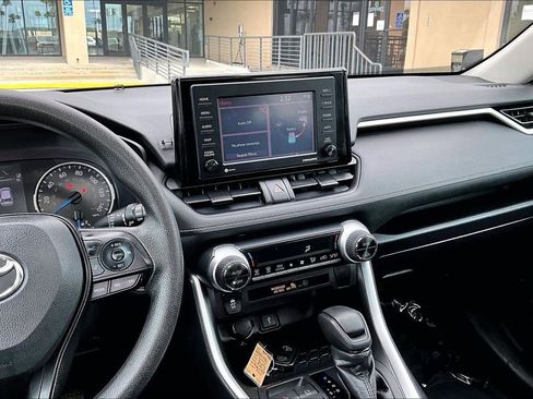 Used 2021 Toyota RAV4 XLE w/ Convenience Package image 8