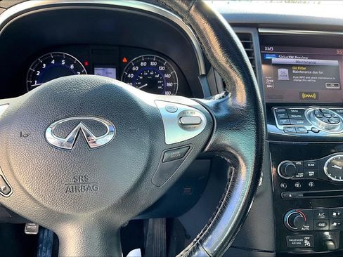 Used 2017 INFINITI QX70 AWD w/ Premium Package image 16