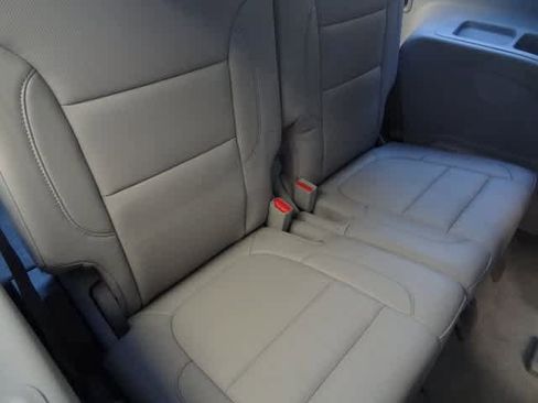 Used 2023 GMC Acadia SLT image 11