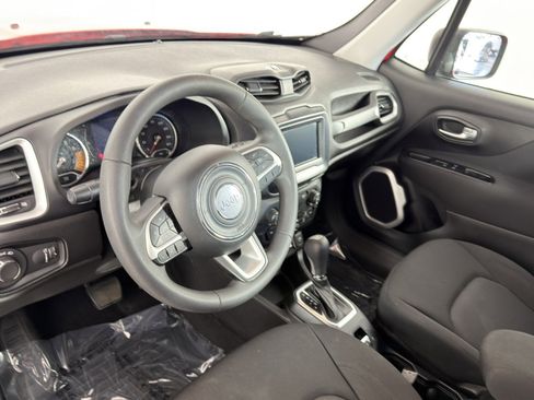 Used 2019 Jeep Renegade Sport w/ UConnect 7.0 Group AWD/4WD image 11