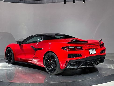 Used 2024 Chevrolet Corvette Z06 RWD image 10