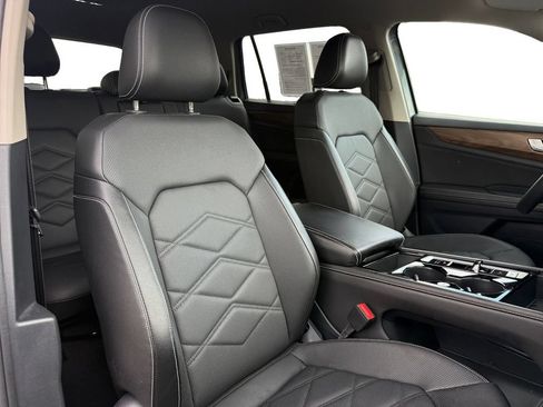 Used 2025 Volkswagen Atlas SE AWD/4WD image 15