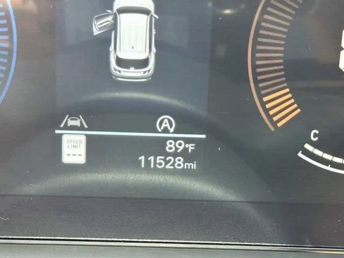 Used 2025 Hyundai Tucson SE FWD image 42