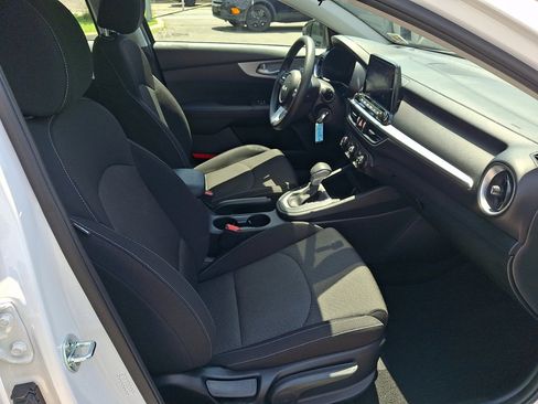 Used 2022 Kia Forte LXS FWD image 15