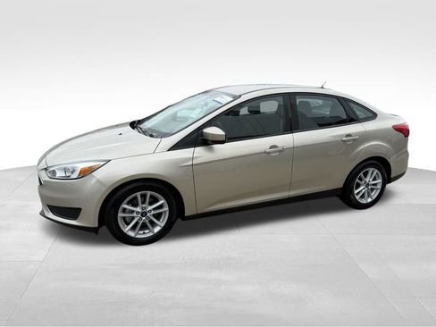 Used 2018 Ford Focus SE image 3