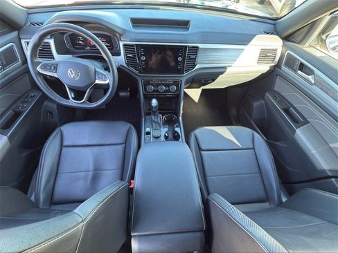 Used 2022 Volkswagen Atlas Cross Sport SE w/ Panoramic Sunroof Package image 23