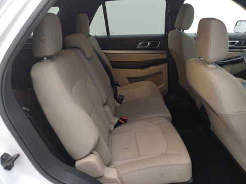 Used 2018 Ford Explorer XLT image 19