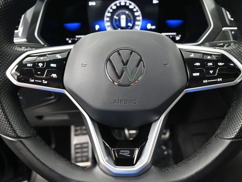 Used 2022 Volkswagen Tiguan SE R-Line FWD image 18