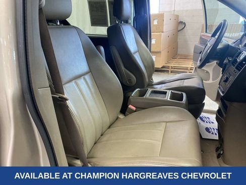 Used 2013 Chrysler Town & Country Touring FWD image 36