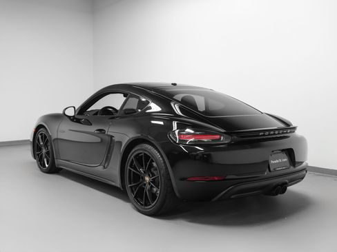 Certified 2022 Porsche 718 Cayman RWD image 3