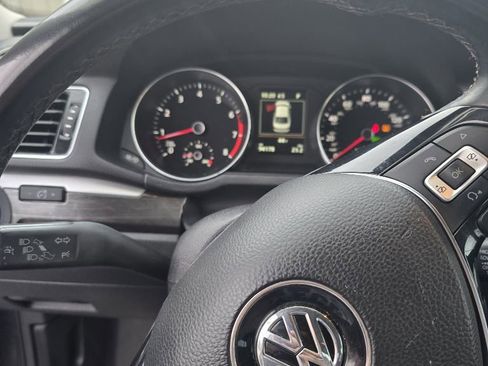 Used 2018 Volkswagen Passat 2.0T SEL Premium image 20