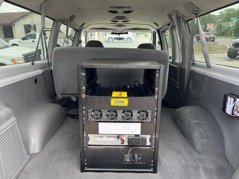 Used 2005 Ford E-150 and Econoline 150 Wagon image 12