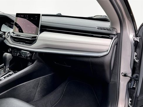 Used 2022 Jeep Compass Limited image 17