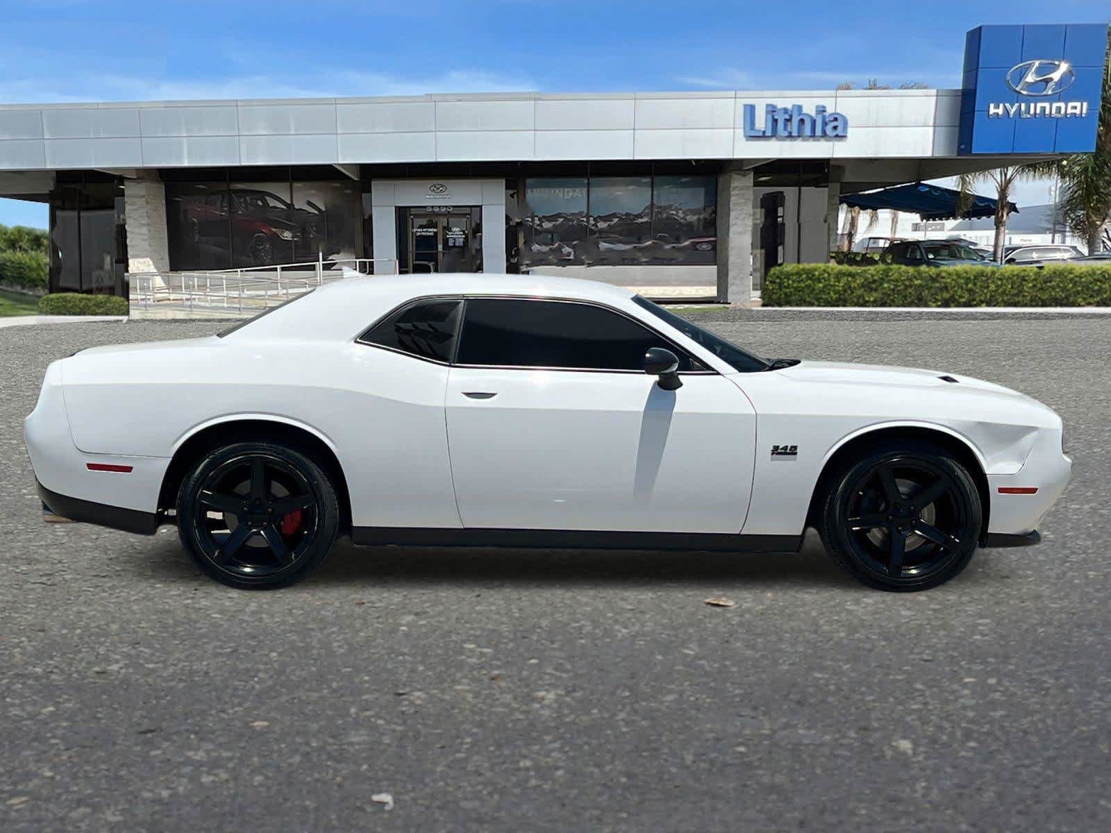 Used 2016 Dodge Challenger R/T w/ Driver Convenience Group RWD image 9