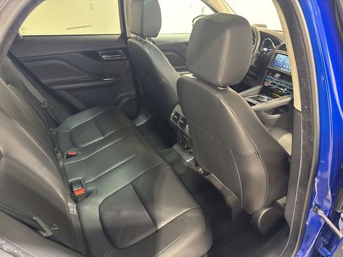 Used 2020 Jaguar F-PACE Premium image 24