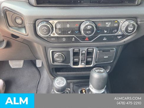Used 2025 Jeep Wrangler Unlimited Sahara AWD/4WD image 21