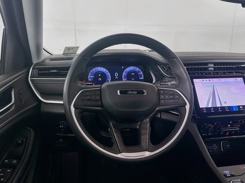 Used 2023 Jeep Grand Cherokee L Limited AWD/4WD image 18