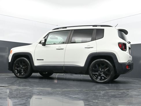 Used 2017 Jeep Renegade Altitude FWD image 37