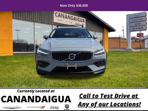 Used 2025 Volvo V60 B5 Cross Country Plus AWD/4WD image 7