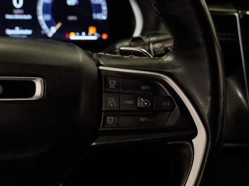 Certified 2022 Jeep Grand Cherokee Laredo w/ Luxury Tech Group I AWD/4WD image 40