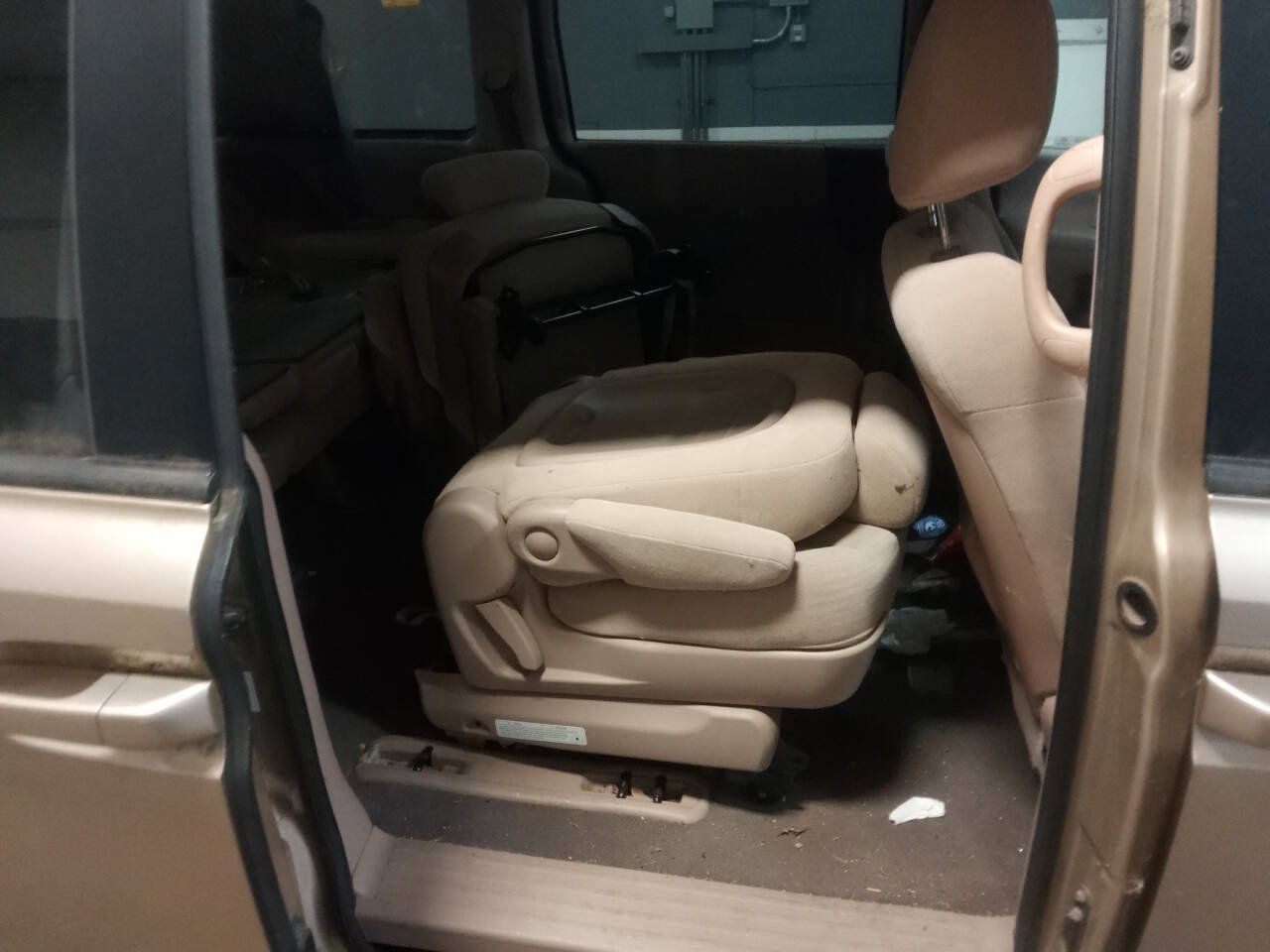 Used 2008 Kia Sedona LX FWD image 25