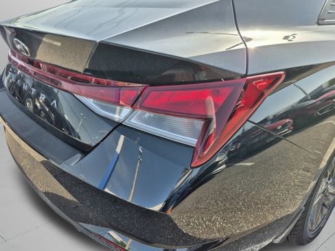 Certified 2023 Hyundai Elantra SEL FWD image 31