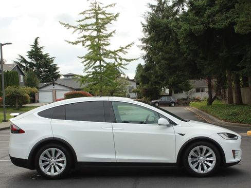 Used 2017 Tesla Model X 90D AWD/4WD image 8