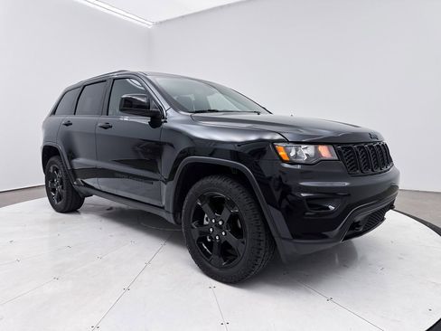 Used 2019 Jeep Grand Cherokee Laredo image 16