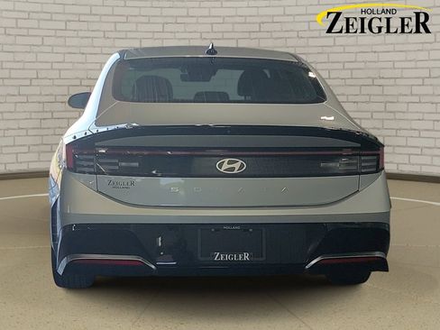 Certified 2025 Hyundai Sonata SEL FWD image 6