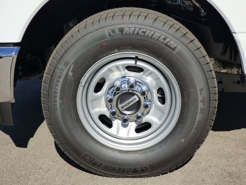 New 2026 Ford F250 XL w/ XL Chrome Package image 27