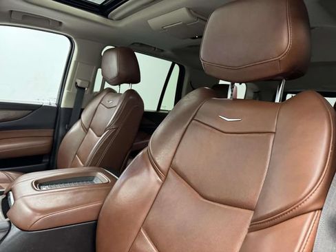 Used 2018 Cadillac Escalade Premium Luxury AWD/4WD image 30