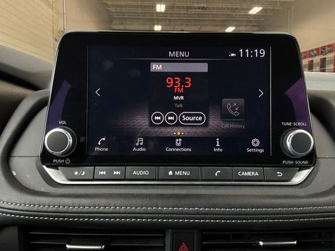 Used 2025 Nissan Rogue SV FWD image 29