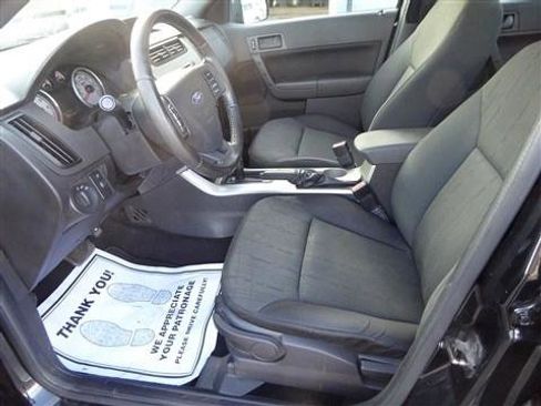 Used 2010 Ford Focus SE image 11